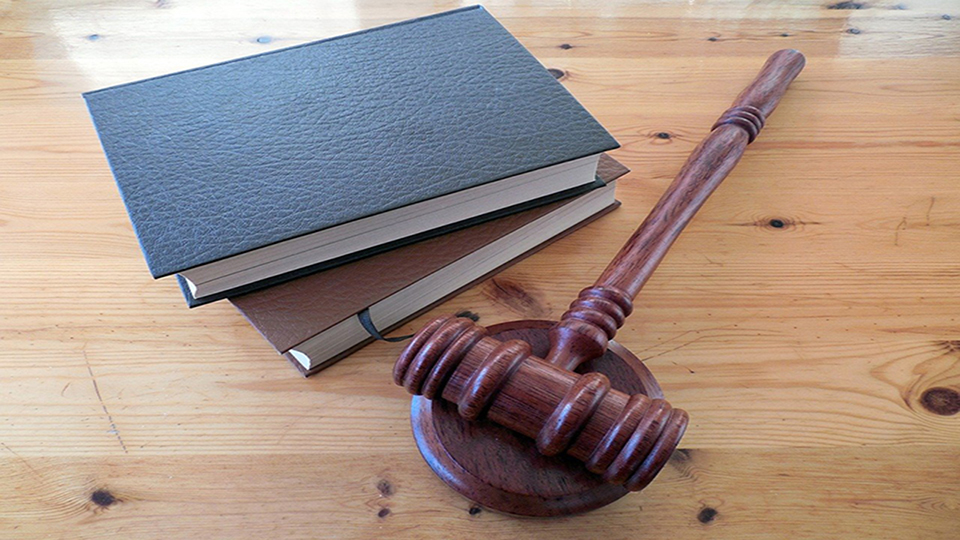 Court hammer