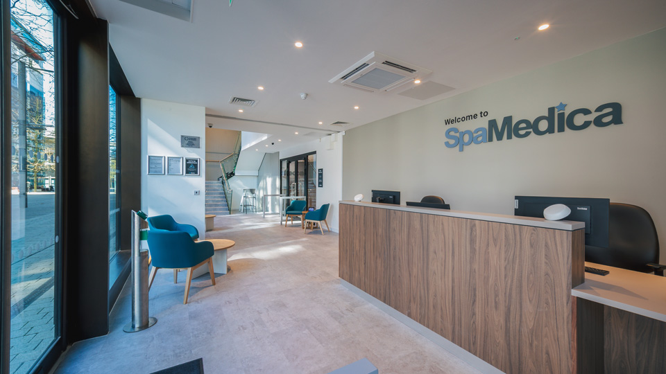 The welcome desk and reception of SpaMedica Wembley