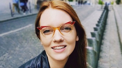 A model wearing retro spectacles