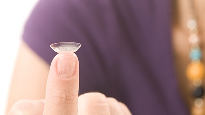 Contact lens on finger