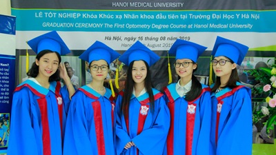 Vietnamese graduates