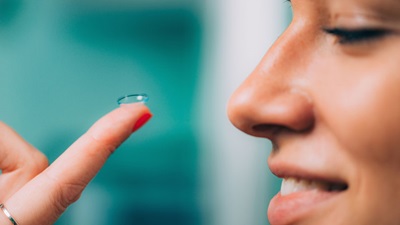 Contact lens on finger