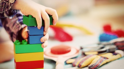 children building blocks