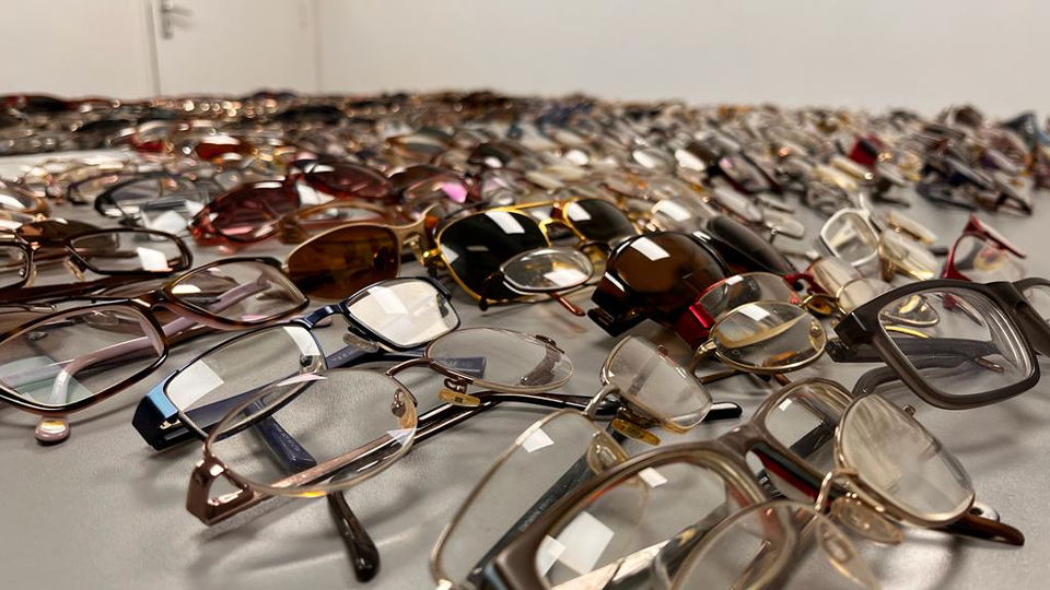 Wiltshire residents donate 1600 pairs of glasses to people experiencing homelessness - Vimarsana News