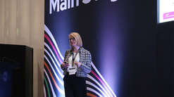 Nicola Logan presents on the Main Stage at 100 percent Optical