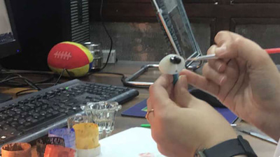 painting an eye