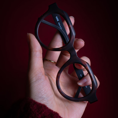 Frame in hand