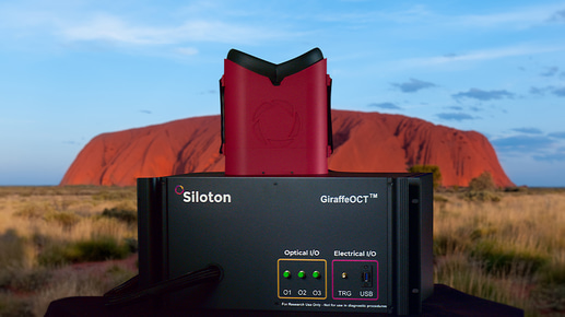 The Siloton GiraffeOCT device with Uluru in the background
