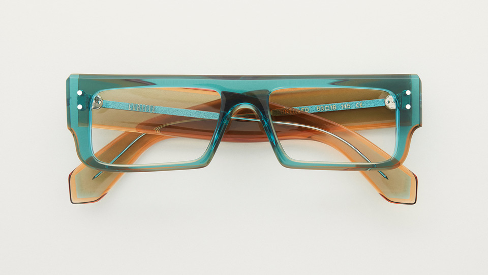 Blue and orange Cubitts frame