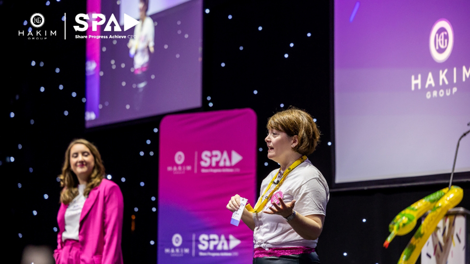 Two women are presenting on stage at the Hakim SPA event
