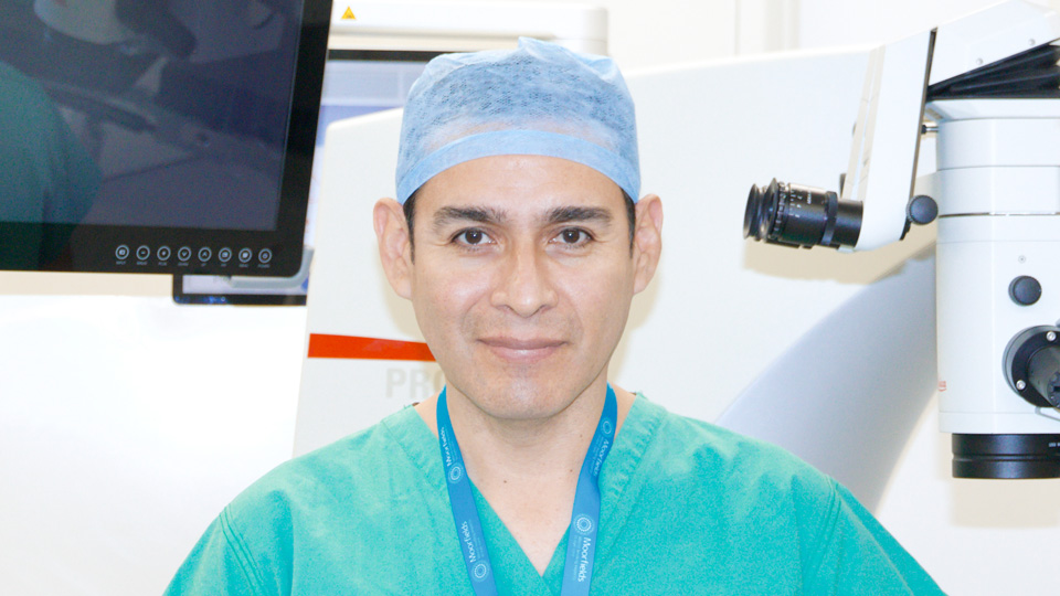 Moorfields Eye Hospital consultant ophthalmologist Dr Alfonso Vasquez–Perez