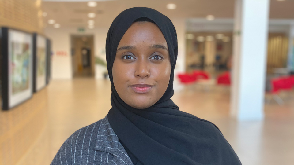 Hannah Noor, optometrist and Cardiff University postgraduate researcher