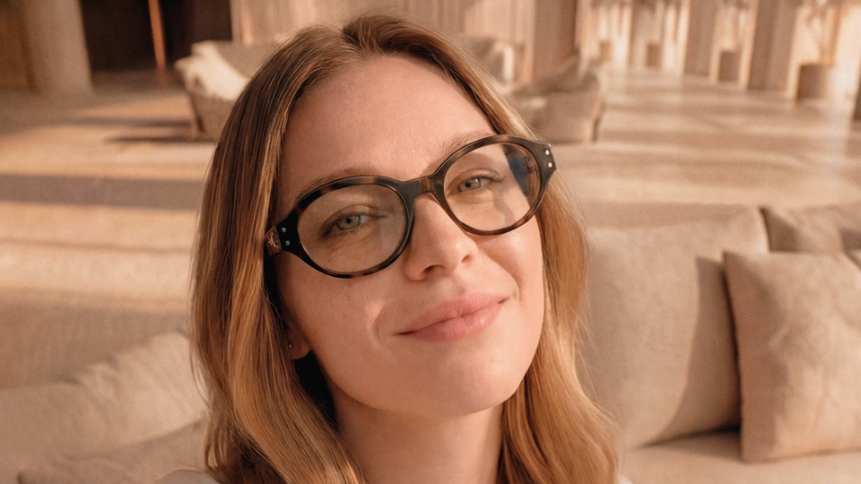 Essilor introduces new anti-reflective coating