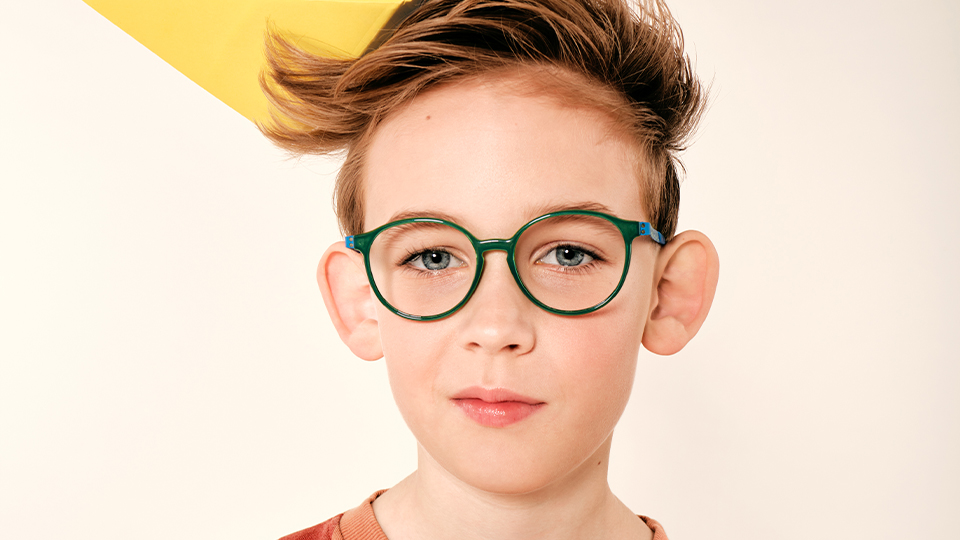Boy wearing Lookkino spectacles