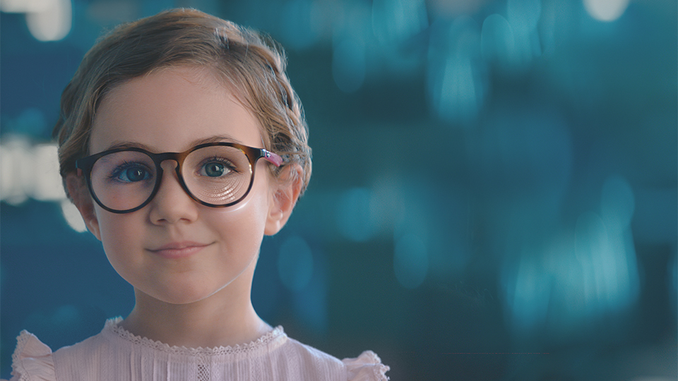 A young girl wearing Stellest myopia management