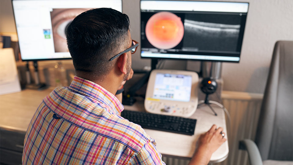 Ankur Trivedi, IP optometrist, uses Community Ophthalmic Link