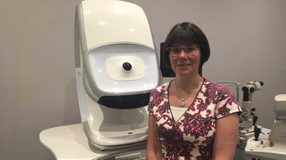 Rosemary McWatters with her Optos device