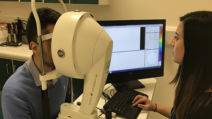 Krupa Mistry using the Oculus Pentacam