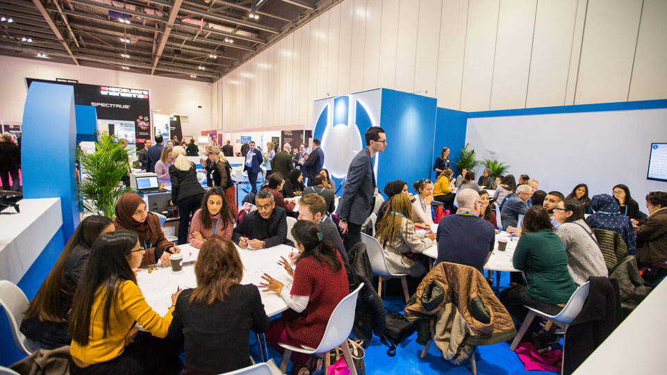 100% Optical 2019 education on AOP stand