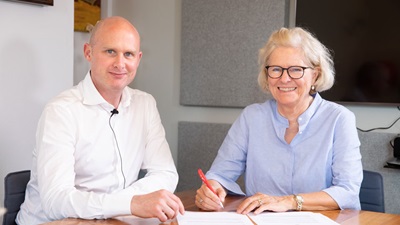 Ryan Leighton and Lise Lotte Bundesen sign Hearing Care Partnership and Ida agreement