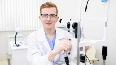 optometrist in practice