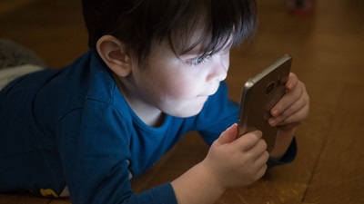 child on smart phone