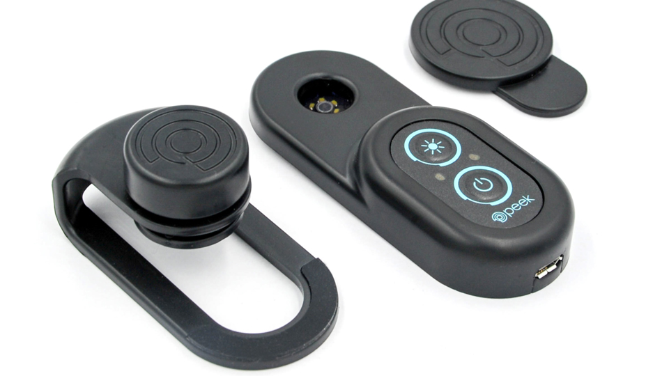 Peek Retina smartphone adapter