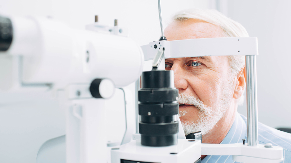 sight test on old man