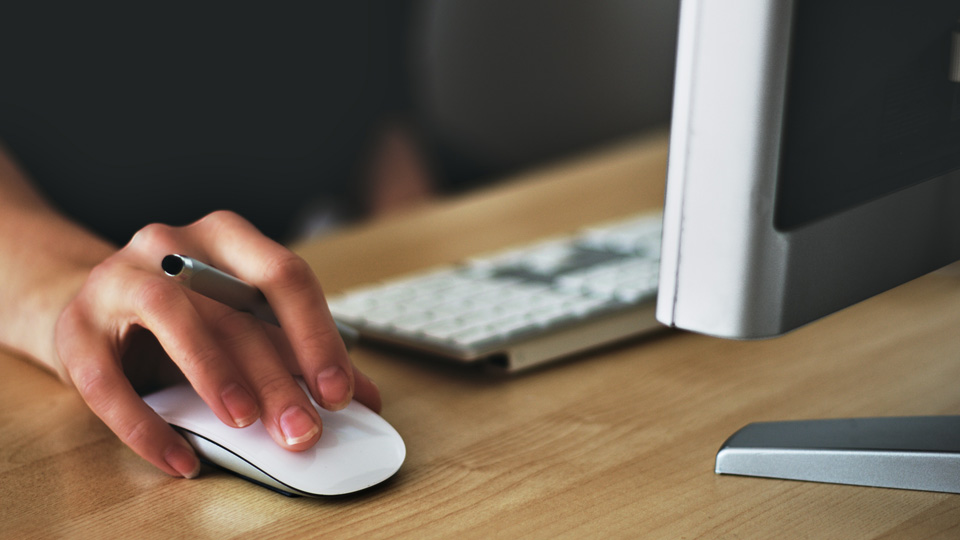 hand on mouse
