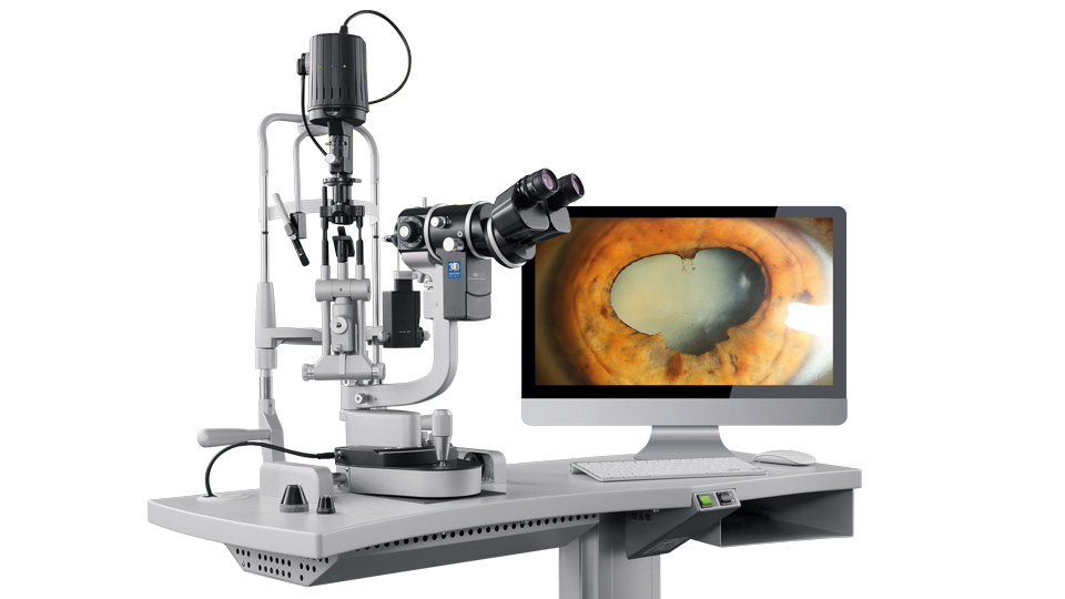A slit lamp with 3D module and a desktop display