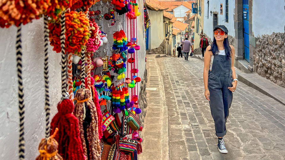 Sima Sthanakiya walking through a town 