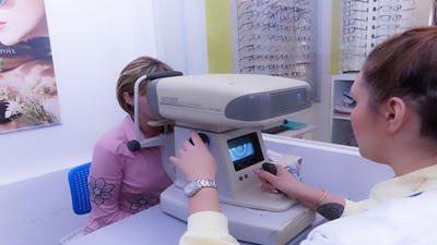 Female patient having a visual eye test